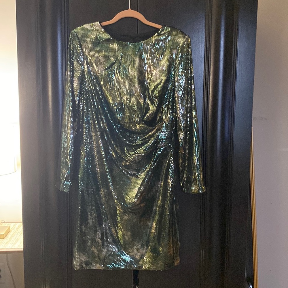 Vince Camuto Ruched Sequin Long Sleeve Body-Con Dress. Color: Olive. Size: 16. - Picture 1 of 2